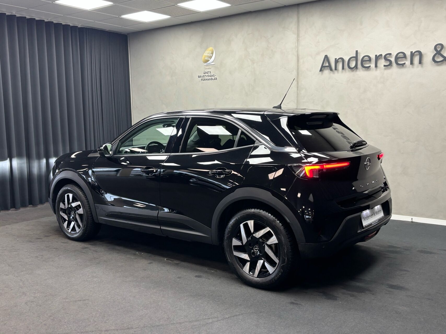 Sort Opel Mokka-e fra 2023
