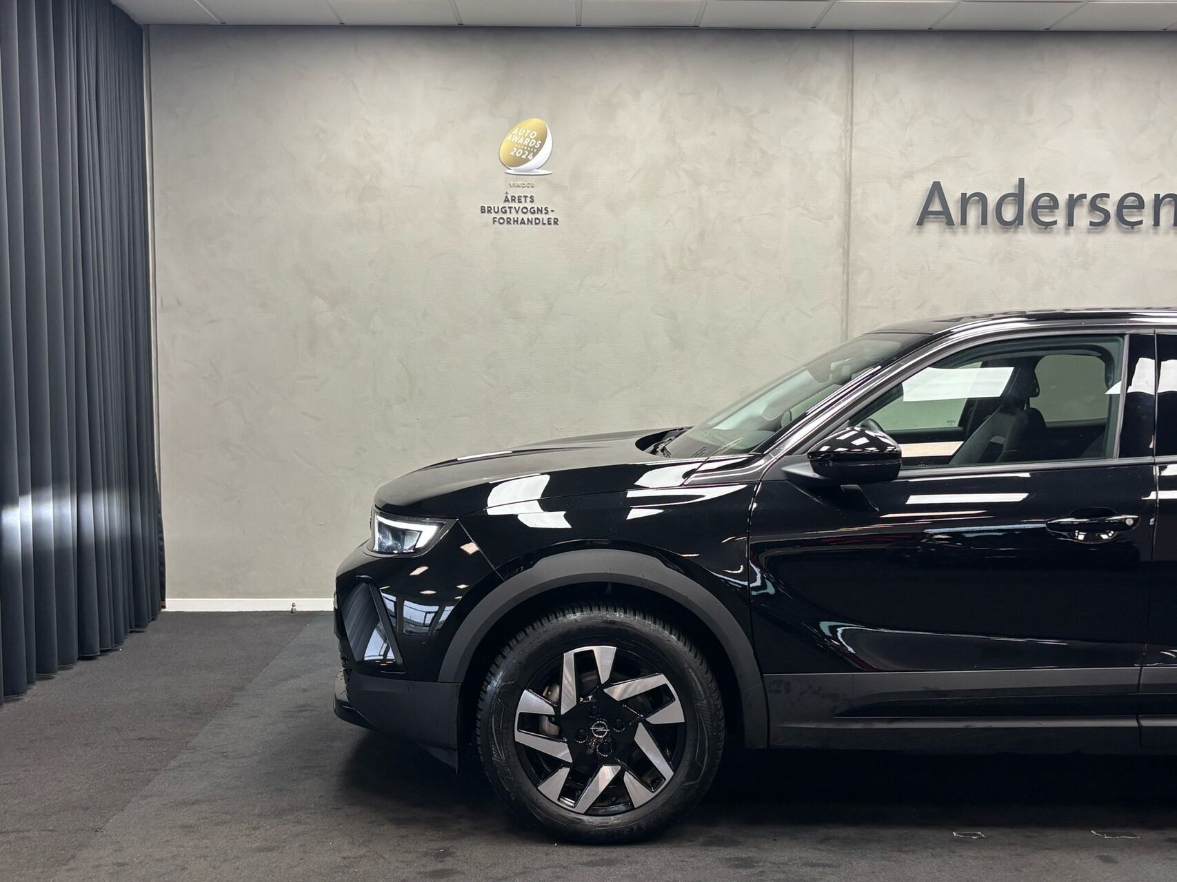 Sort Opel Mokka-e fra 2023
