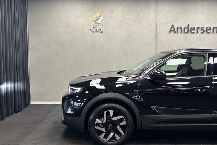 Sort Opel Mokka-e fra 2023