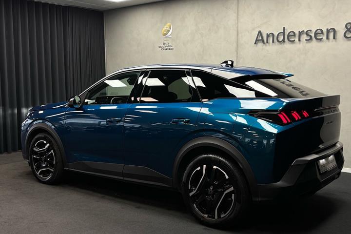 Blå Peugeot e-3008 fra 2025