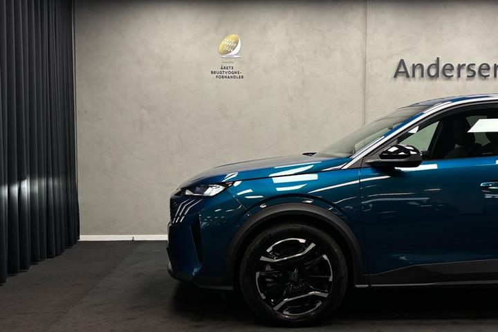 Blå Peugeot e-3008 fra 2025
