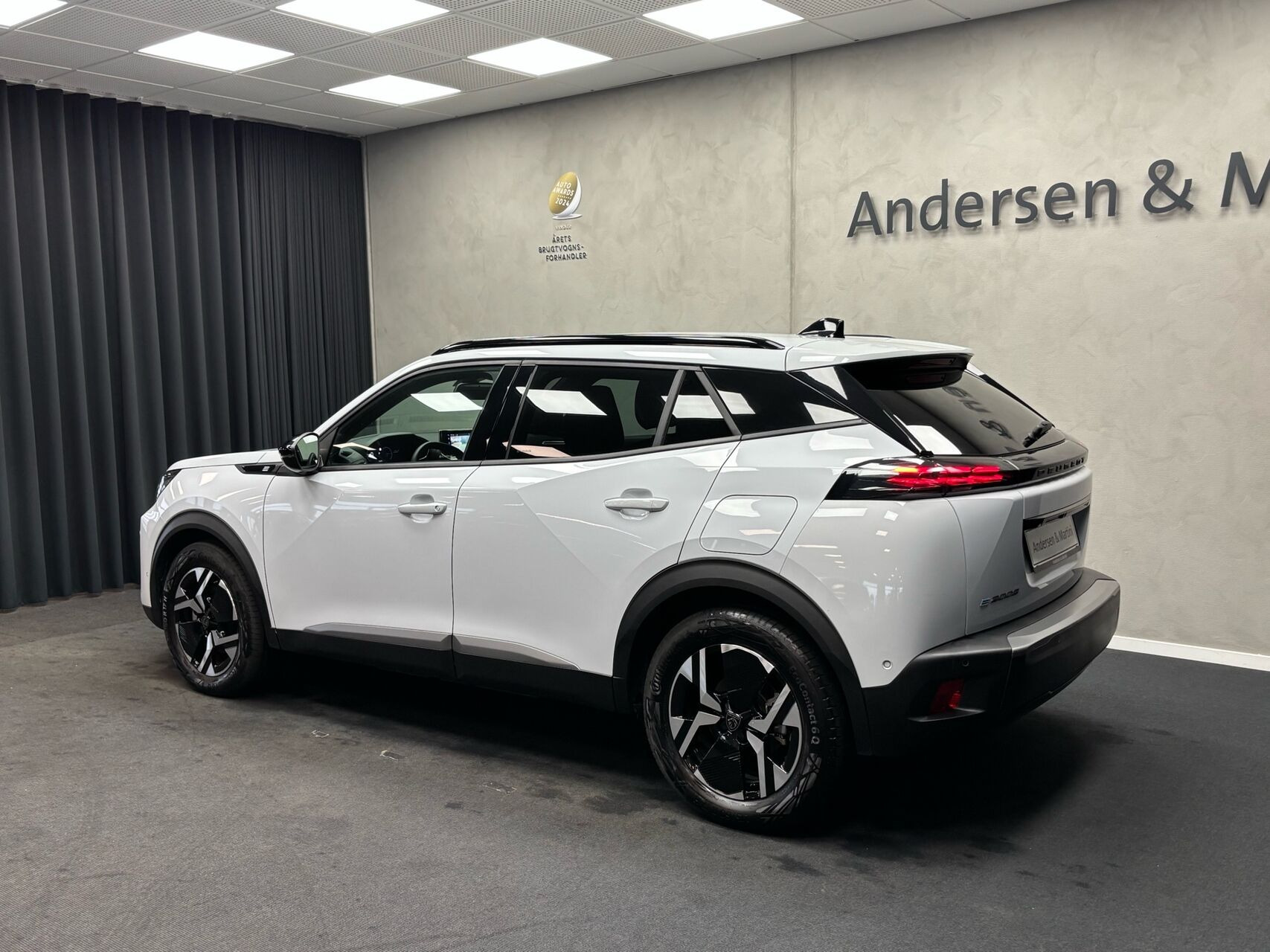 Hvid Peugeot e-2008 fra 2025
