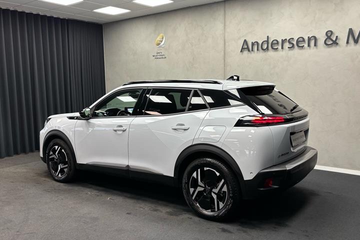 Hvid Peugeot e-2008 fra 2025