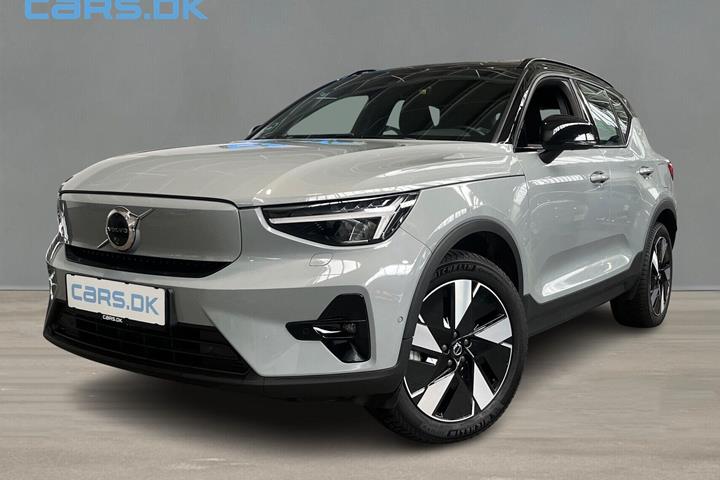 Grå Volvo XC40 fra 2023 set udefra