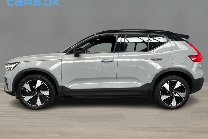 Grå Volvo XC40 fra 2023