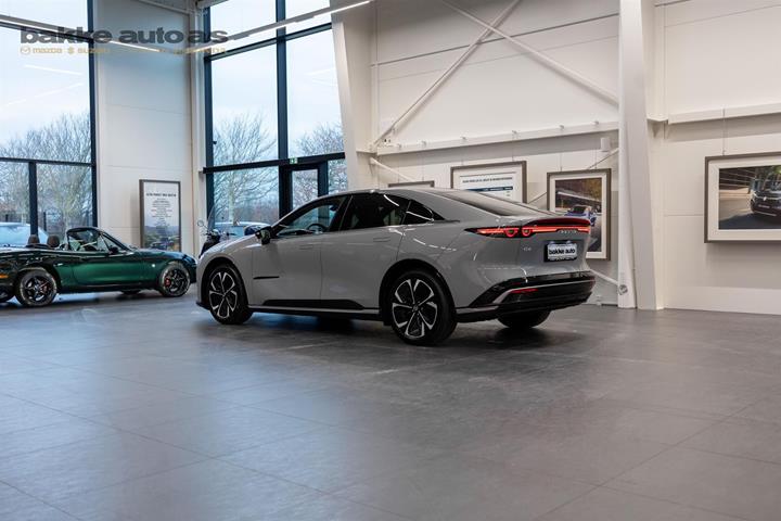 Grå Mazda 6e fra 2026