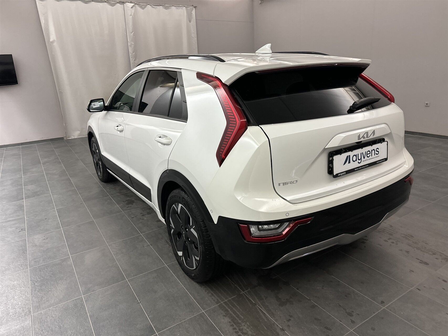 Hvid Kia Niro EV fra 2023