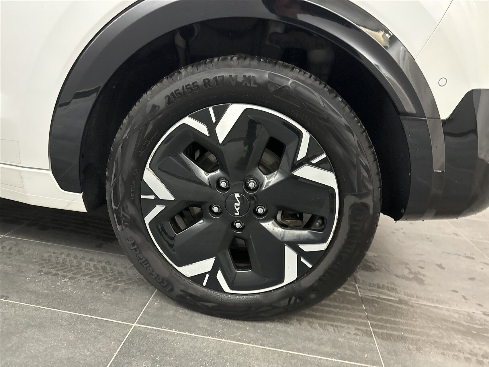 Hvid Kia Niro EV fra 2023