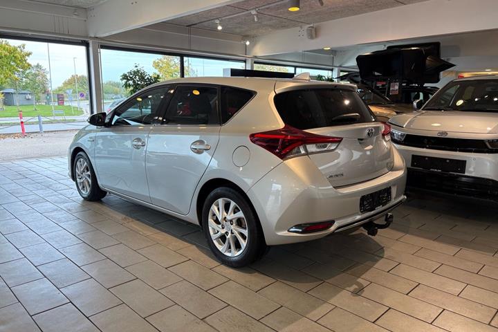 Sølv Toyota Auris fra 2017