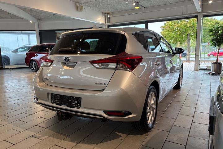 Sølv Toyota Auris fra 2017