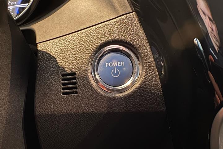 Sølv Toyota Auris fra 2017
