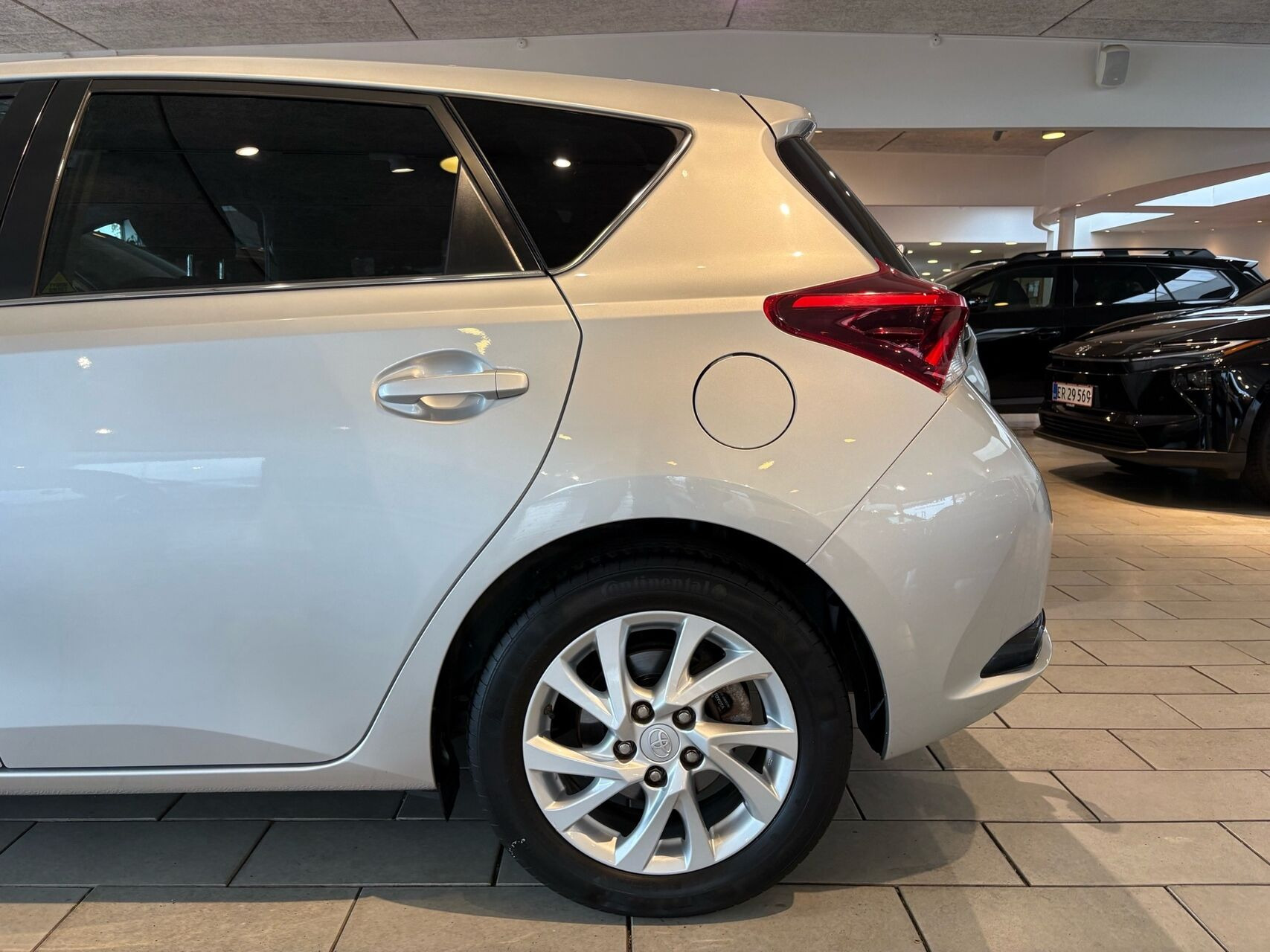 Sølv Toyota Auris fra 2017