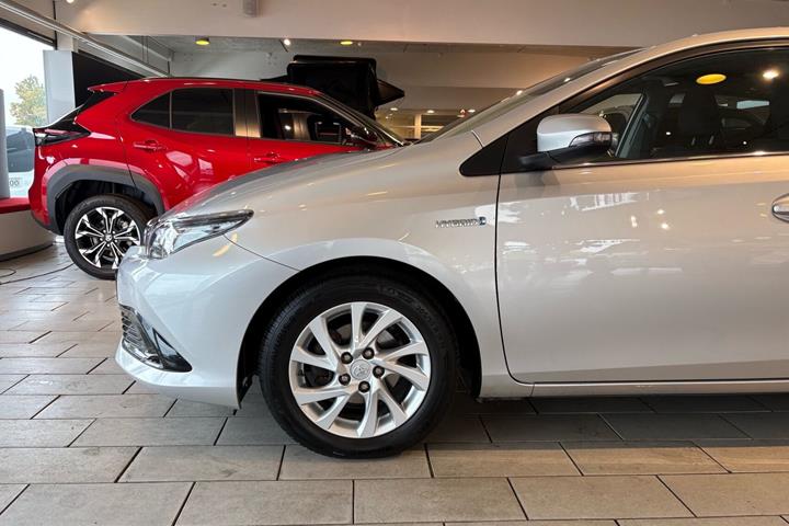 Sølv Toyota Auris fra 2017