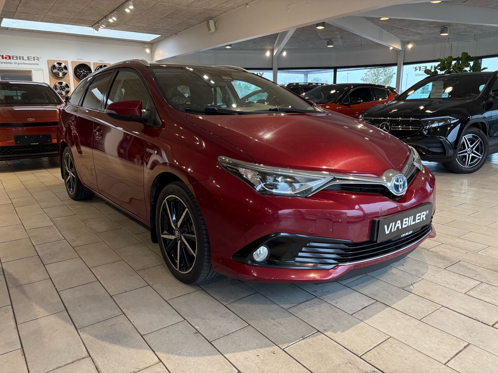Rød Toyota Auris fra 2017