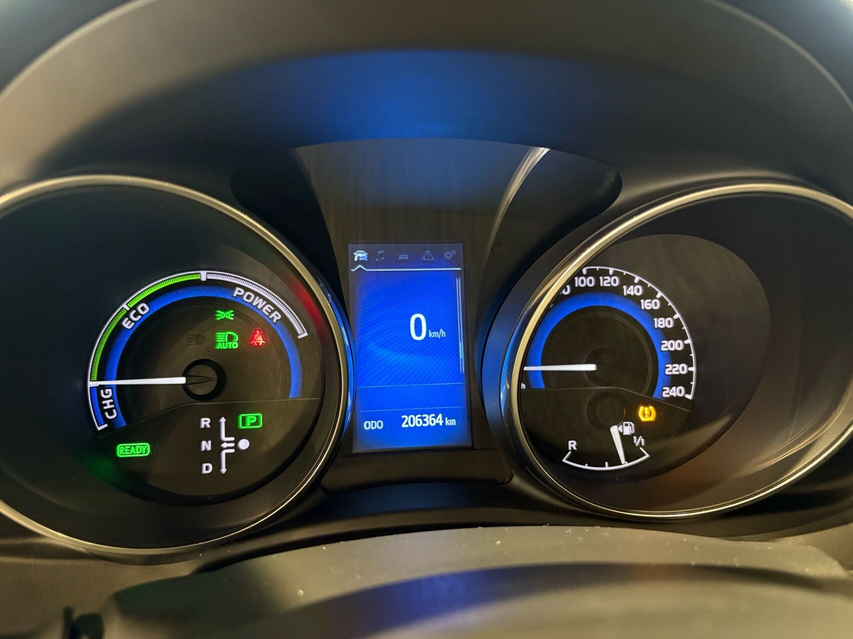Rød Toyota Auris fra 2017