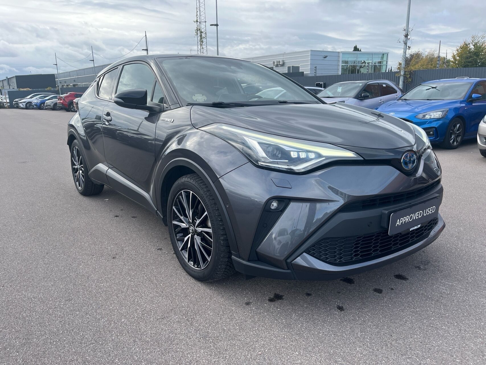 Grå Toyota C-HR fra 2021