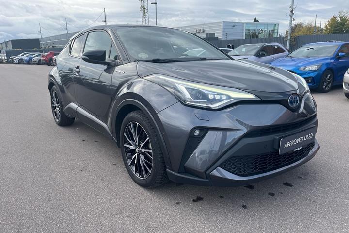 Grå Toyota C-HR fra 2021
