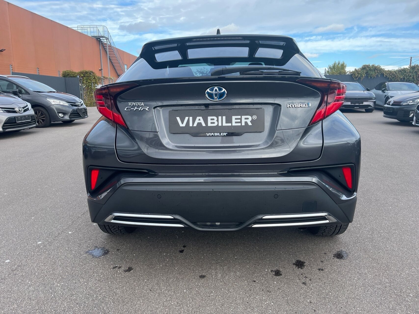 Grå Toyota C-HR fra 2021
