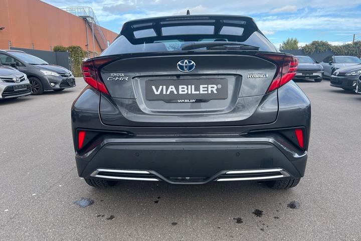 Grå Toyota C-HR fra 2021