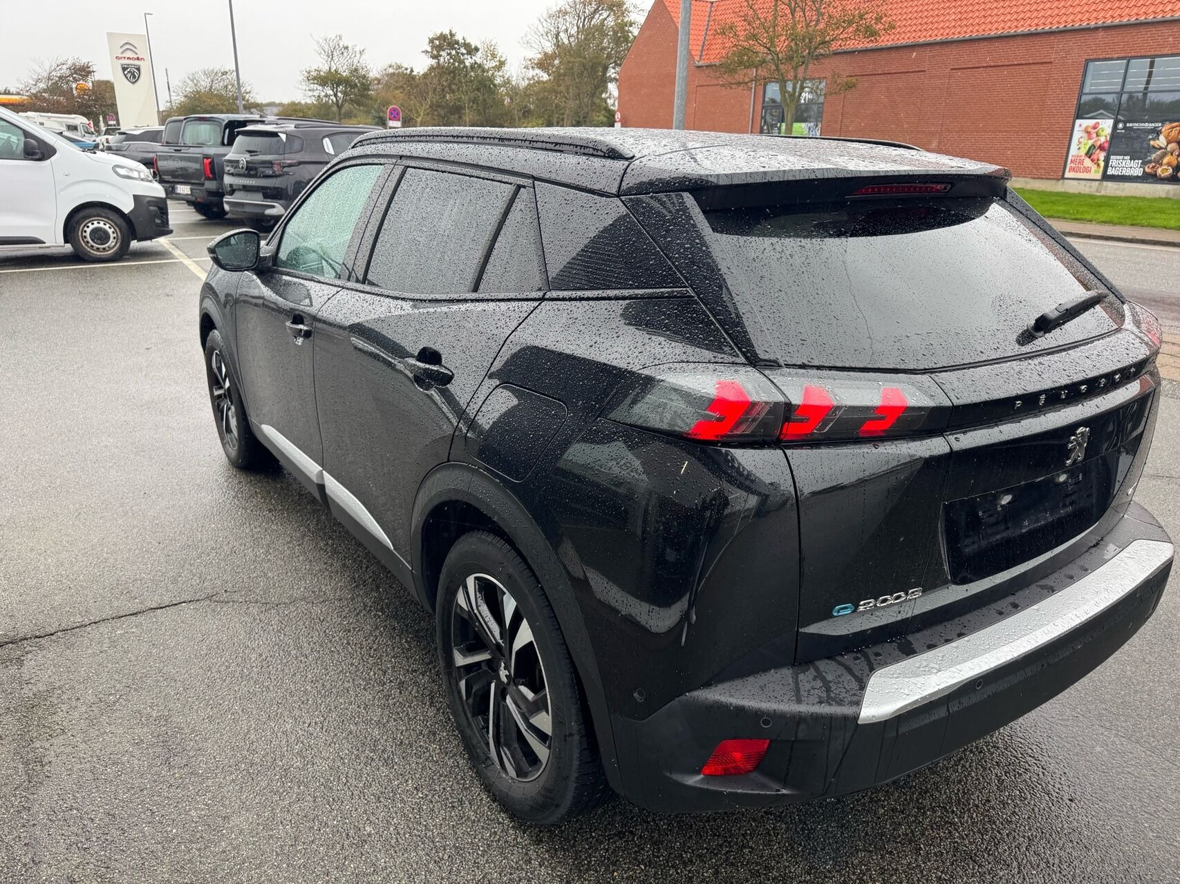 Sort Peugeot e-2008 fra 2022