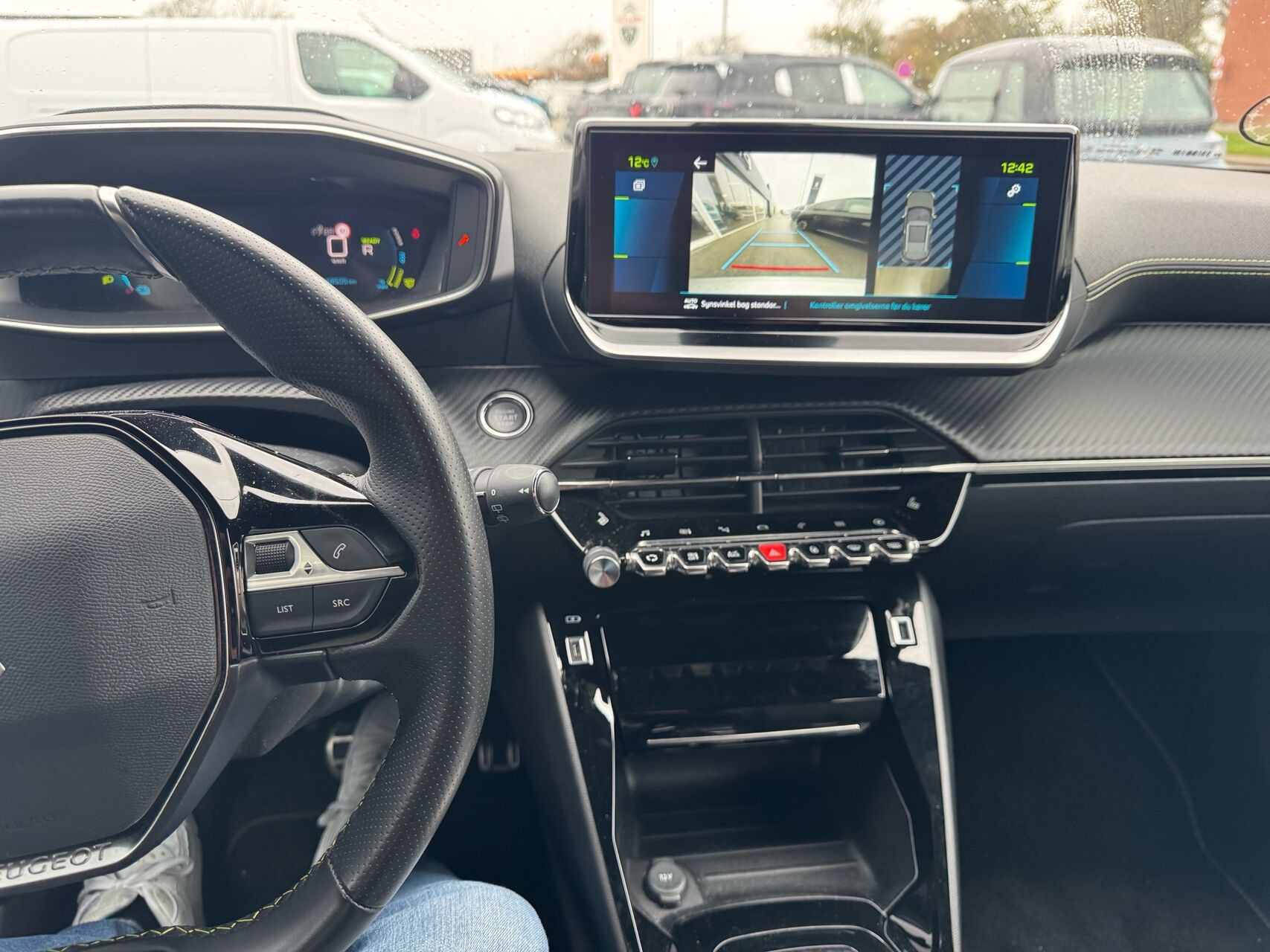 Sort Peugeot e-2008 fra 2022