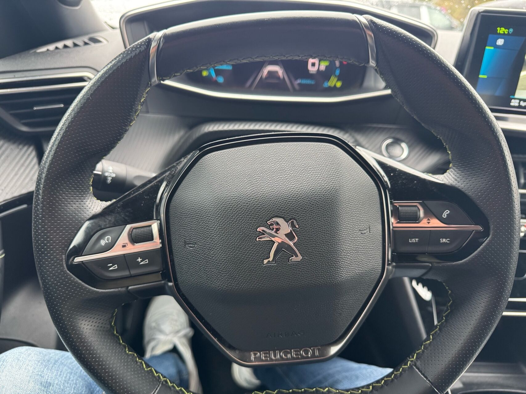 Sort Peugeot e-2008 fra 2022