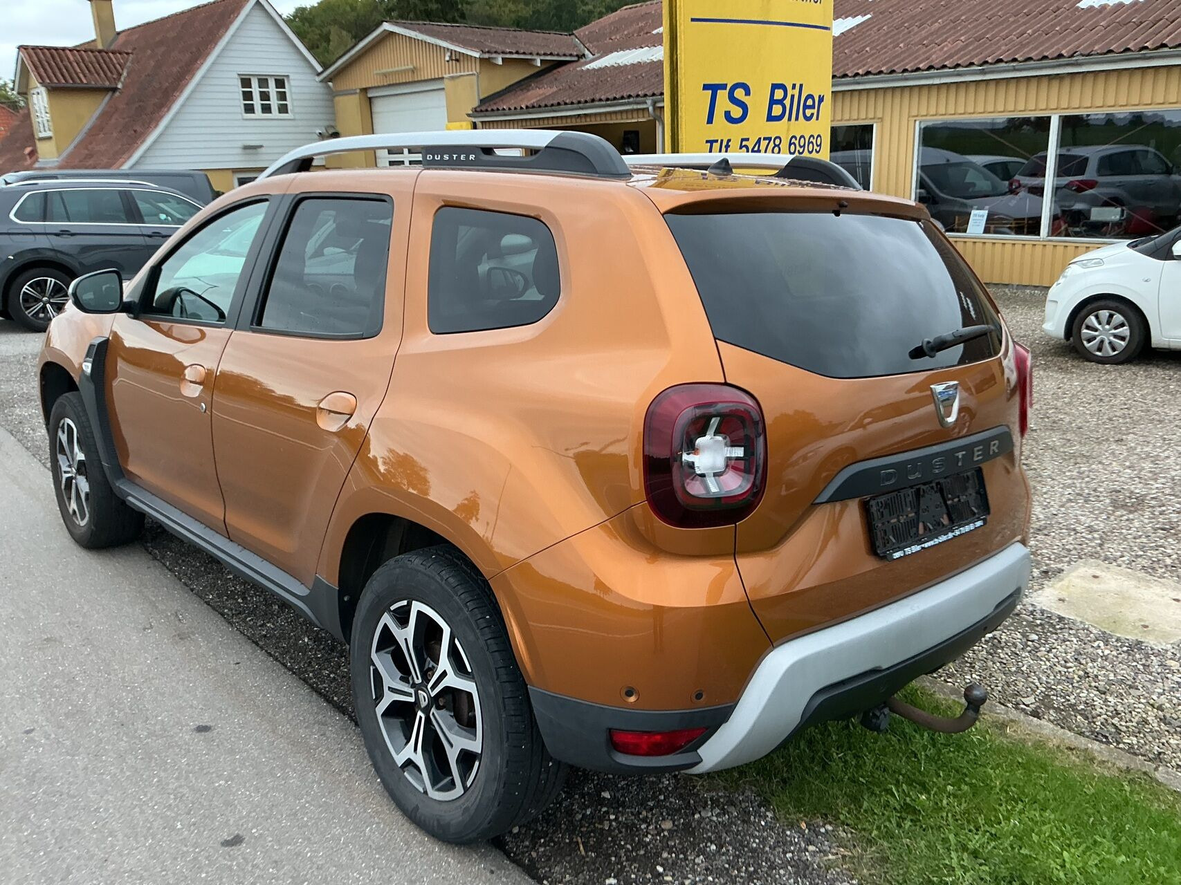 Gul Dacia Duster fra 2018