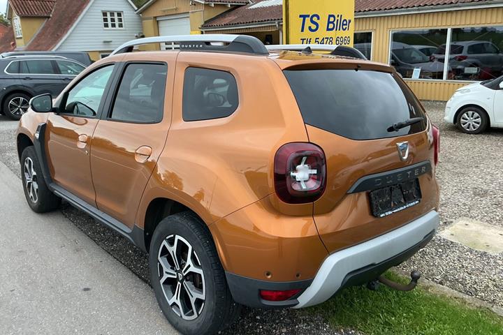 Gul Dacia Duster fra 2018