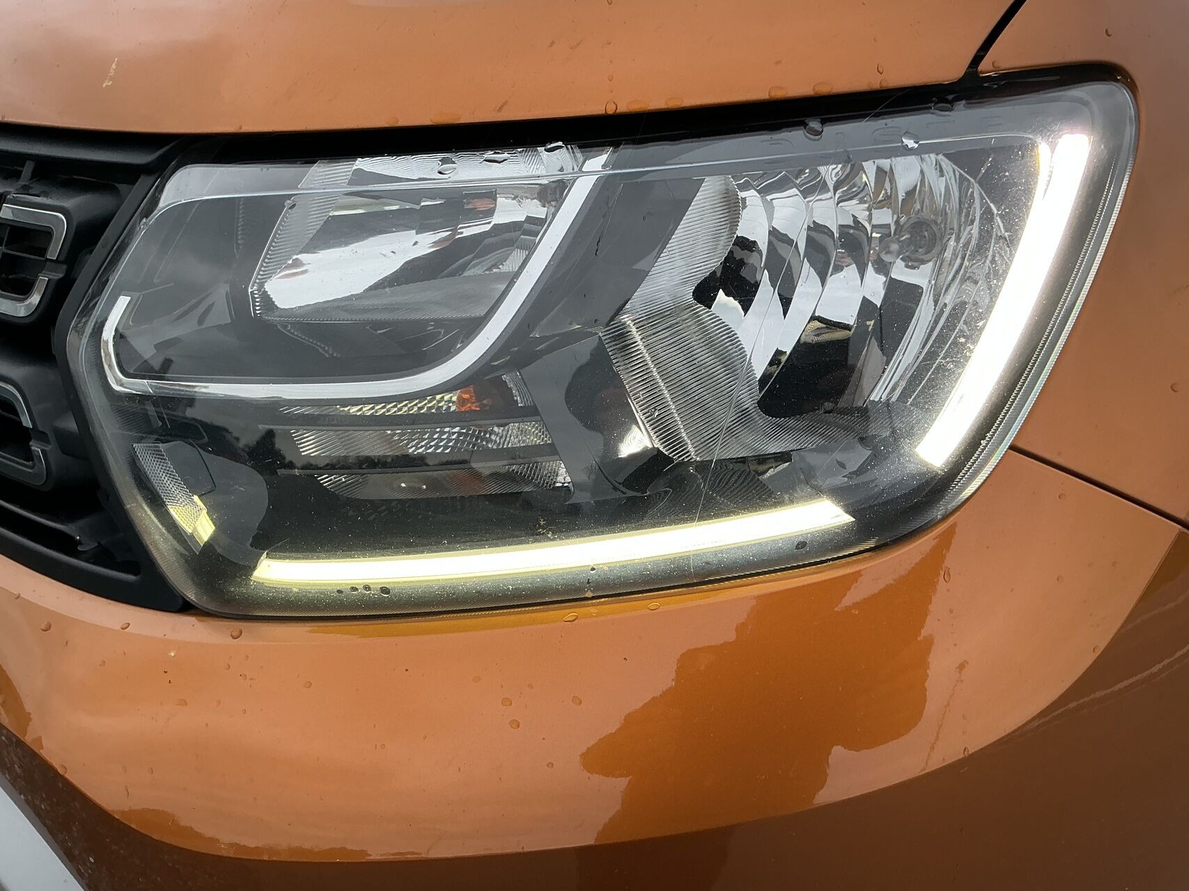 Gul Dacia Duster fra 2018