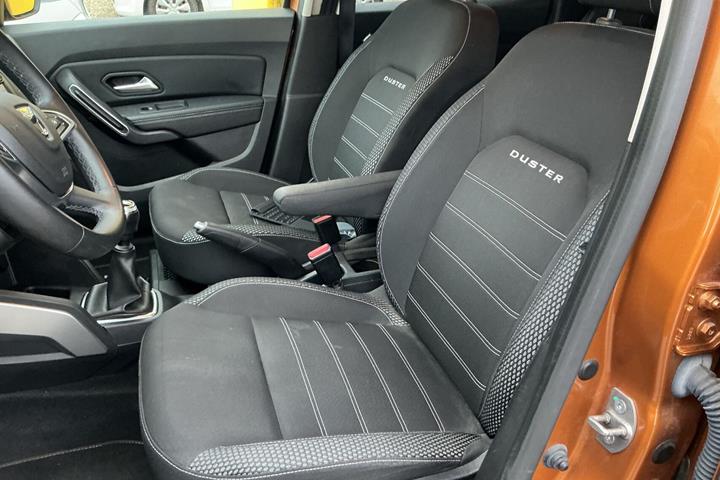Gul Dacia Duster fra 2018