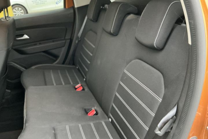 Gul Dacia Duster fra 2018