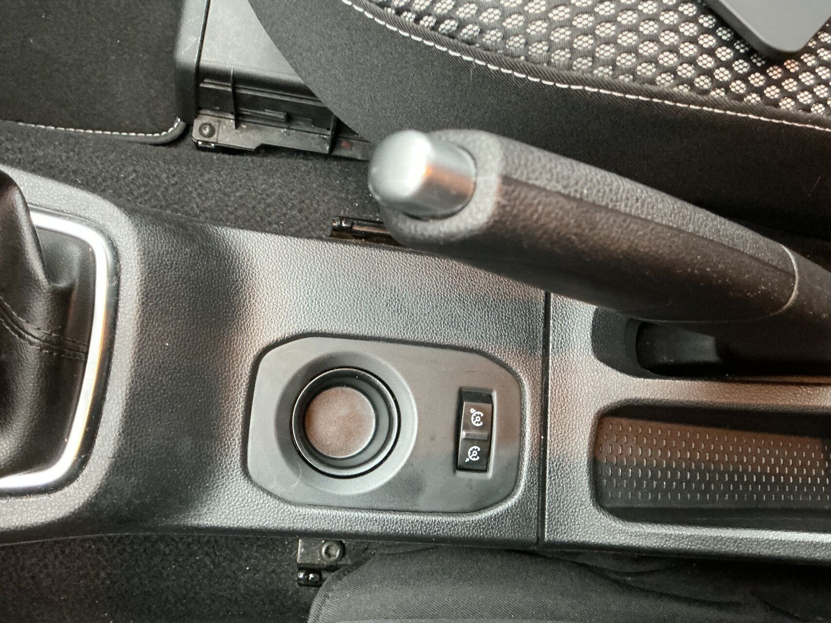 Gul Dacia Duster fra 2018