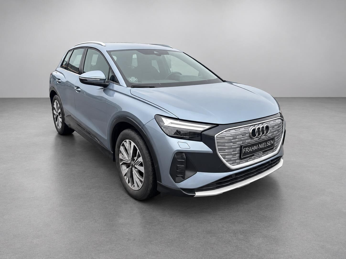 Blå Audi Q4 fra 2022
