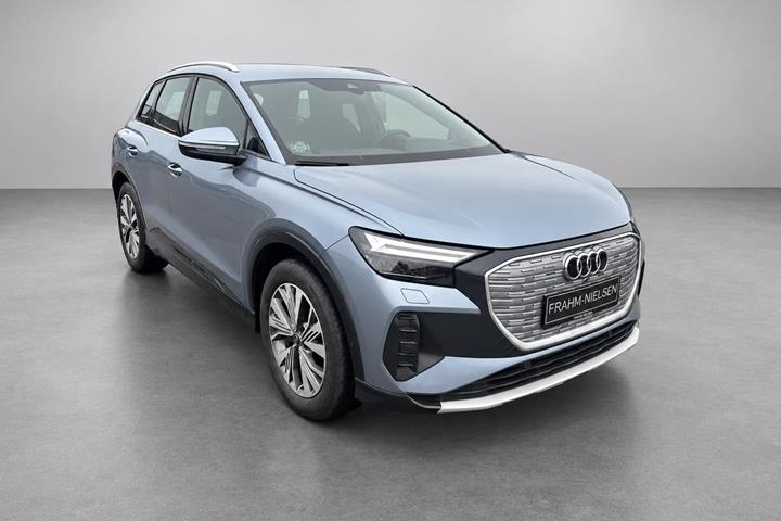 Blå Audi Q4 fra 2022