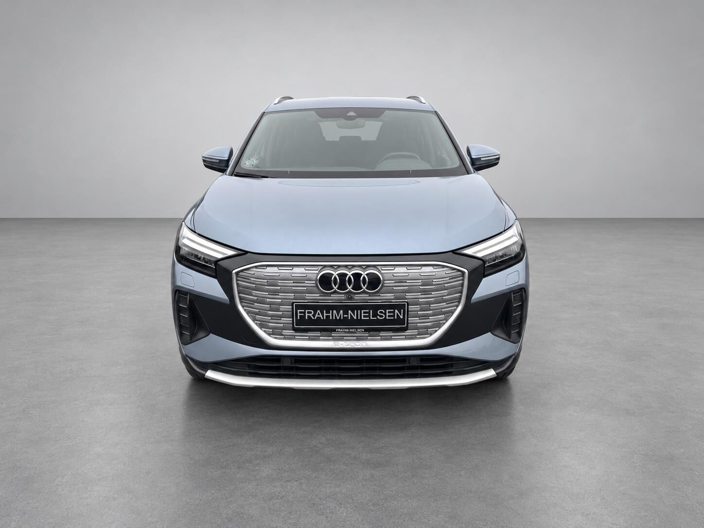 Blå Audi Q4 fra 2022