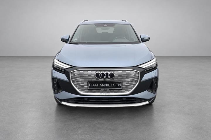Blå Audi Q4 fra 2022