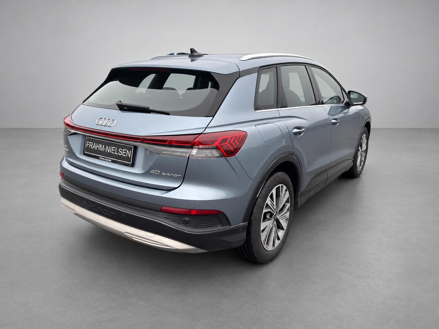 Blå Audi Q4 fra 2022