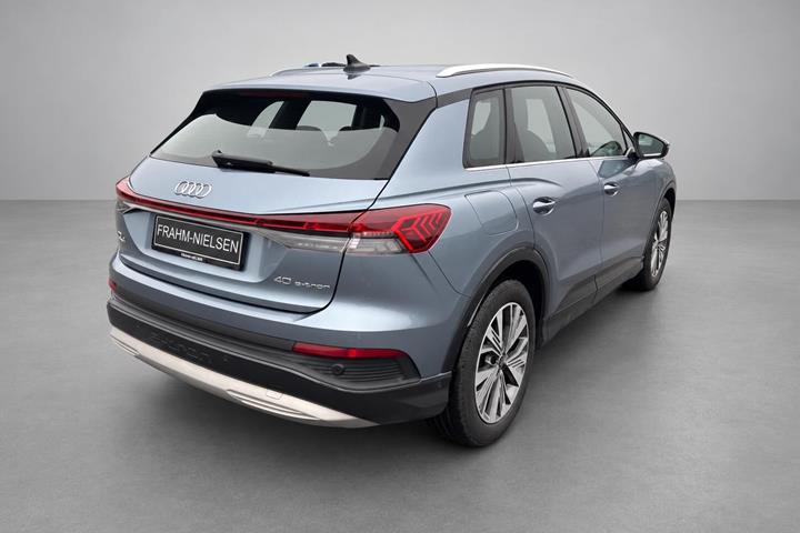 Blå Audi Q4 fra 2022