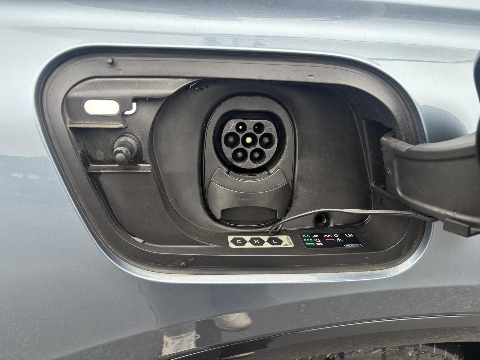 Blå Audi Q4 fra 2022