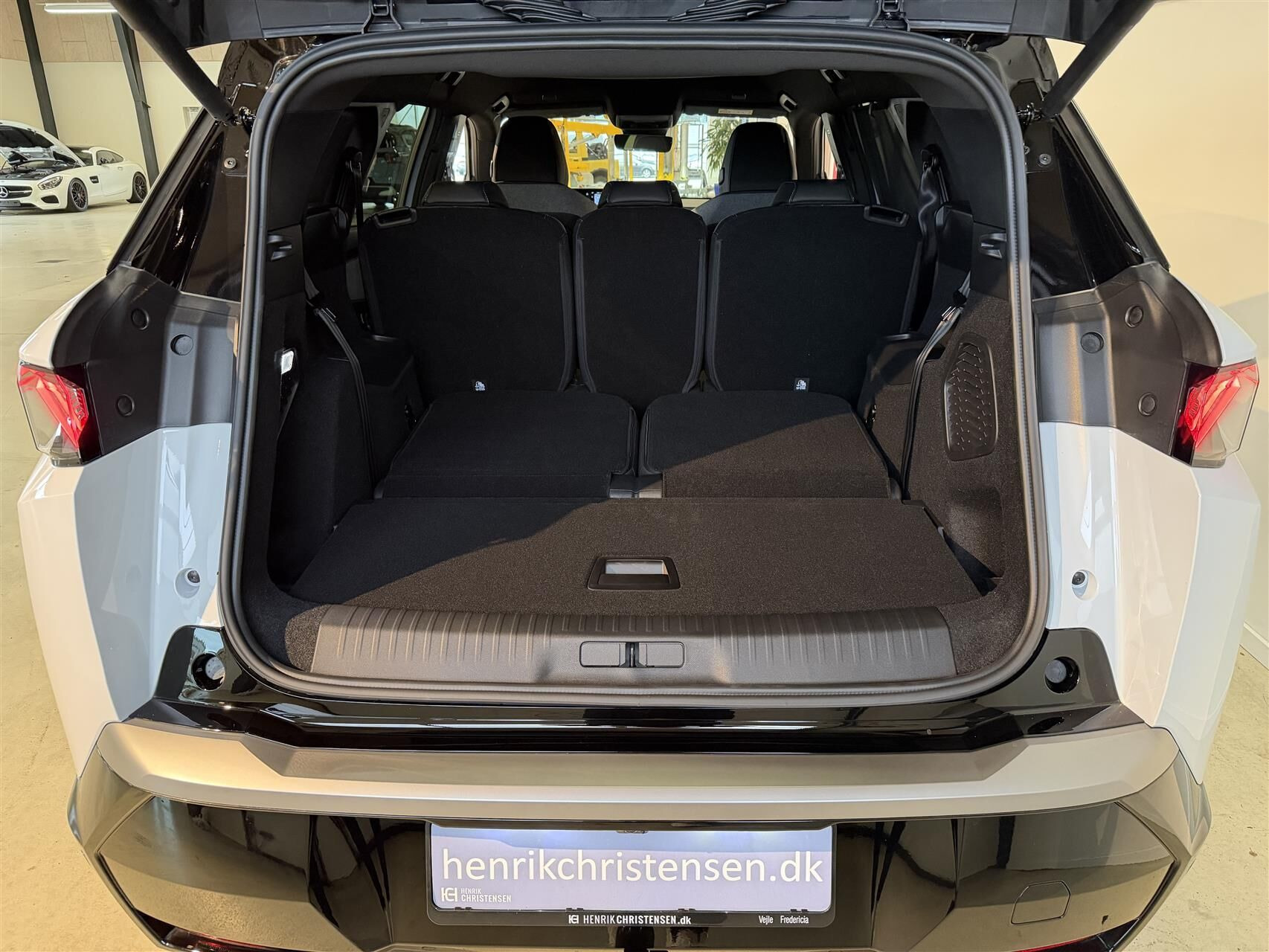 Hvid Peugeot e-5008 fra 2026