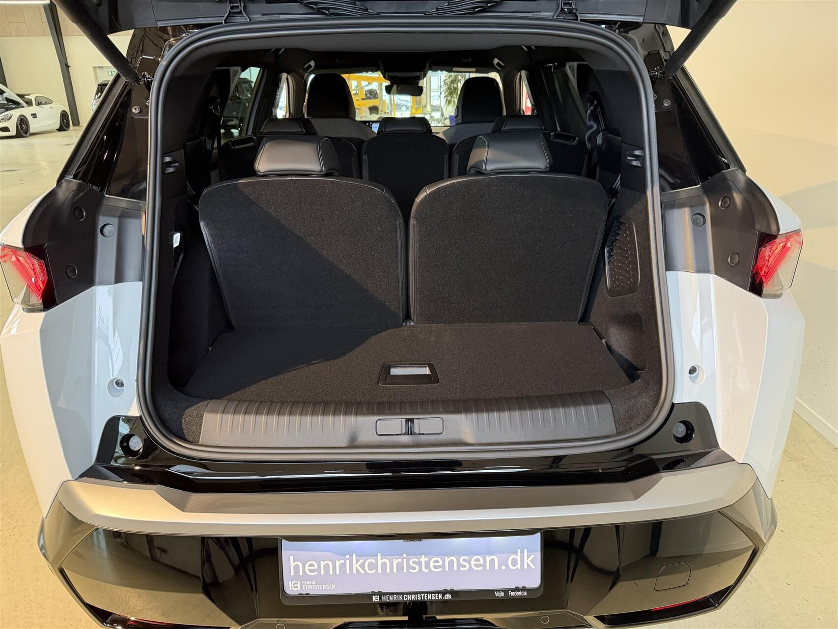 Hvid Peugeot e-5008 fra 2026