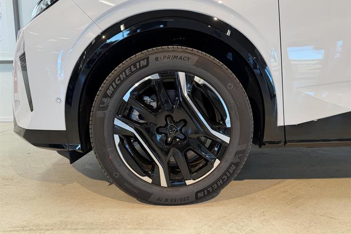 Hvid Peugeot e-5008 fra 2026
