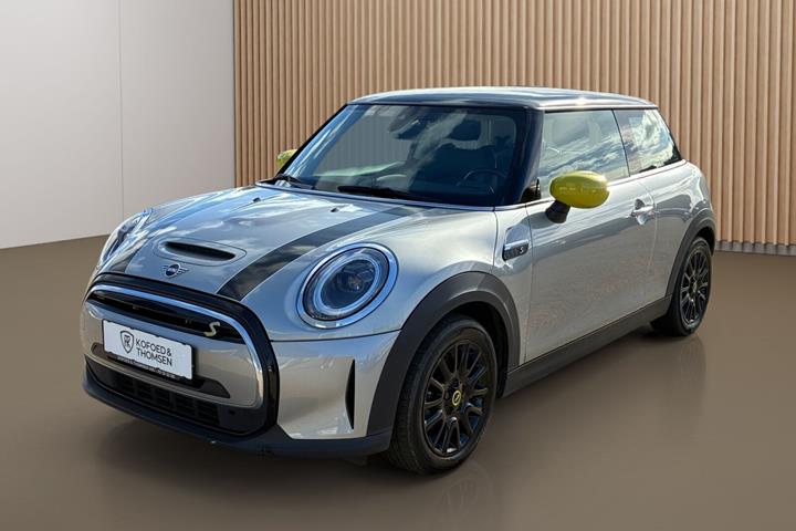 Grå Mini Cooper fra 2023 set udefra
