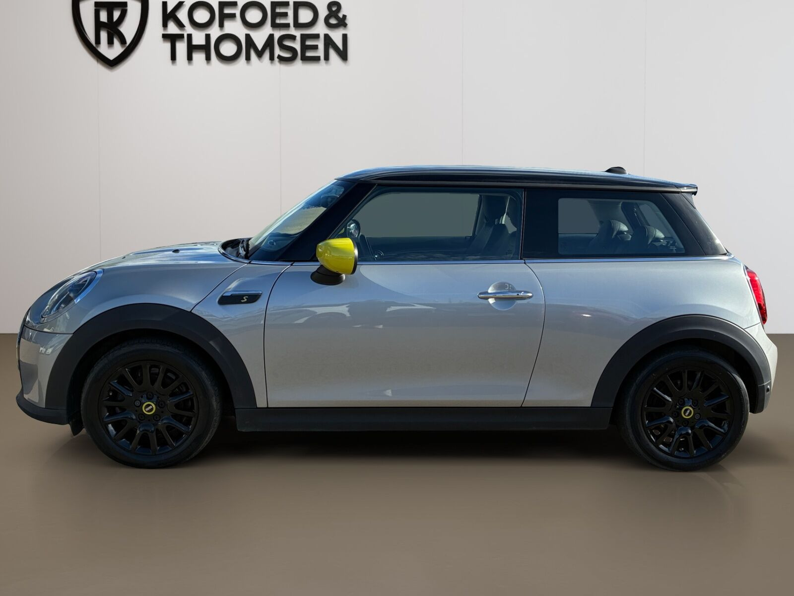 Grå Mini Cooper fra 2023