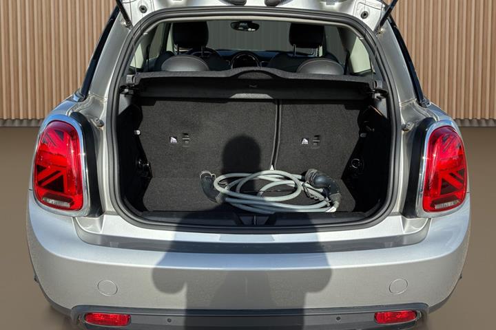 Grå Mini Cooper fra 2023