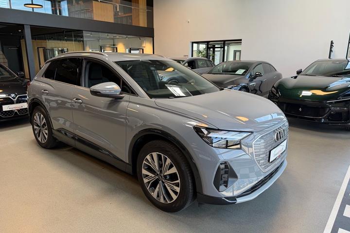 Grå Audi Q4 fra 2022