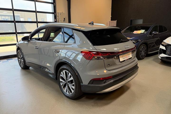 Grå Audi Q4 fra 2022