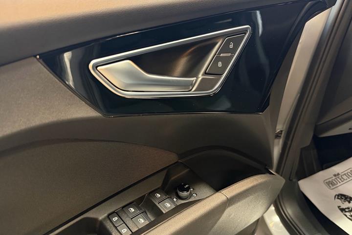 Grå Audi Q4 fra 2022