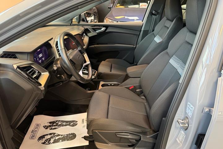 Grå Audi Q4 fra 2022