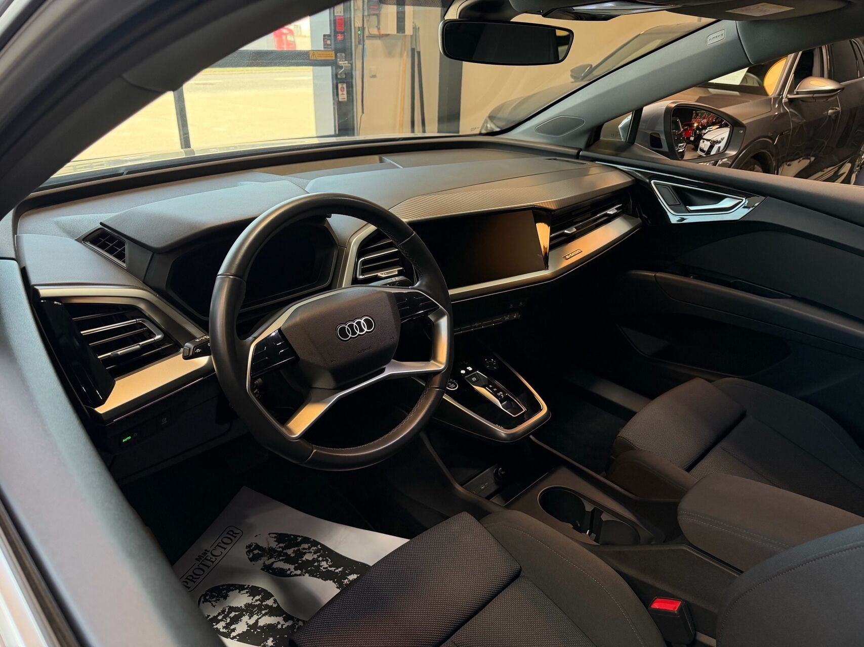 Grå Audi Q4 fra 2022